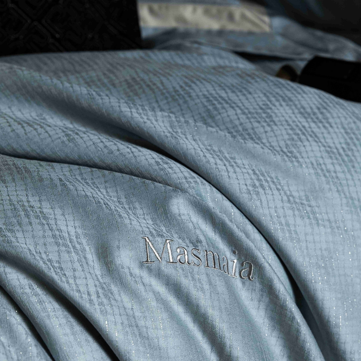 91家纺网 家纺一手货源 找家纺 安莱生活 2025年新品50银丝星晴提花系列四件套 知意