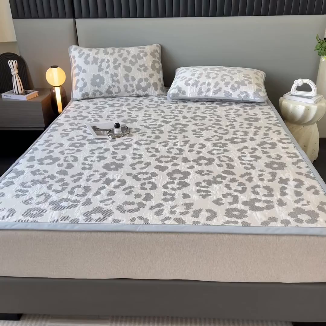 91家纺网 家纺一手货源 找家纺 （总）子曰 2025春夏新款A类中分子430gPE聚乙烯乙纶凉豆豆凉席-床席款