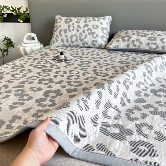 91家纺网 家纺一手货源 找家纺 （总）子曰 2025春夏新款A类中分子430gPE聚乙烯乙纶凉豆豆凉席-床席款