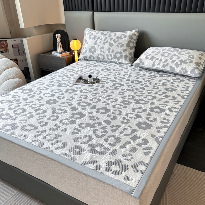 91家纺网 家纺一手货源 找家纺 （总）子曰 2025春夏新款A类中分子430gPE聚乙烯乙纶凉豆豆凉席-床席款