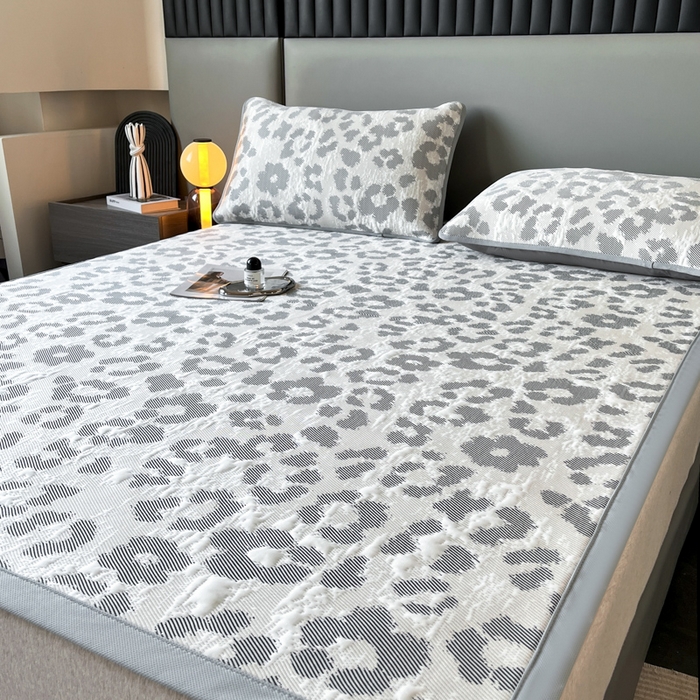 91家纺网 家纺一手货源 找家纺 （总）子曰 2025春夏新款A类中分子430gPE聚乙烯乙纶凉豆豆凉席-床席款