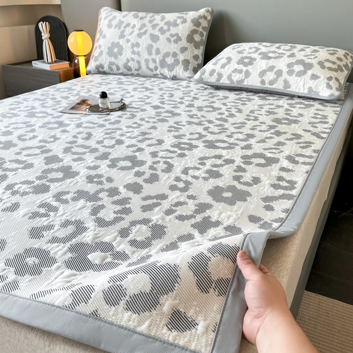 91家纺网 家纺一手货源 找家纺 （总）子曰 2025春夏新款A类中分子430gPE聚乙烯乙纶凉豆豆凉席-床席款