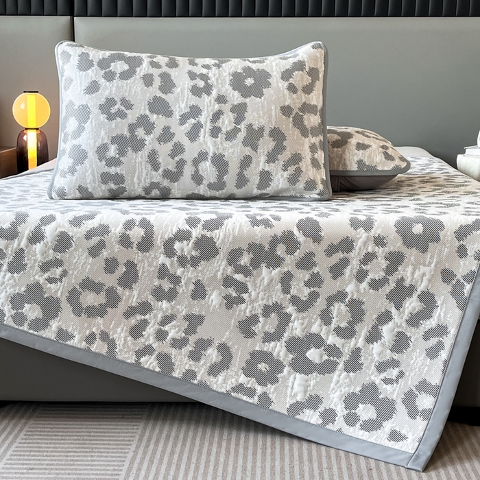 91家纺网 家纺一手货源 找家纺 （总）子曰 2025春夏新款A类中分子430gPE聚乙烯乙纶凉豆豆凉席-床席款