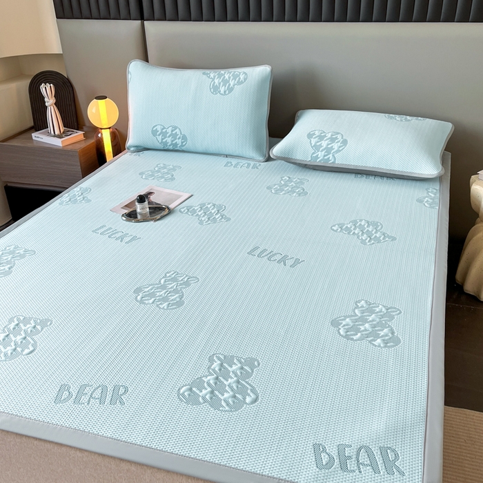 91家纺网 家纺一手货源 找家纺 子曰 2025春夏新款A类中分子430gPE聚乙烯乙纶凉豆豆凉席-床席款 快乐熊-蓝