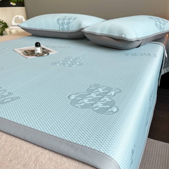 91家纺网 家纺一手货源 找家纺 子曰 2025春夏新款A类中分子430gPE聚乙烯乙纶凉豆豆凉席-床席款 快乐熊-蓝