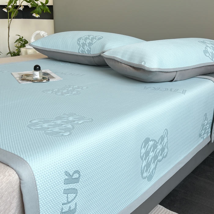 91家纺网 家纺一手货源 找家纺 子曰 2025春夏新款A类中分子430gPE聚乙烯乙纶凉豆豆凉席-床席款 快乐熊-蓝