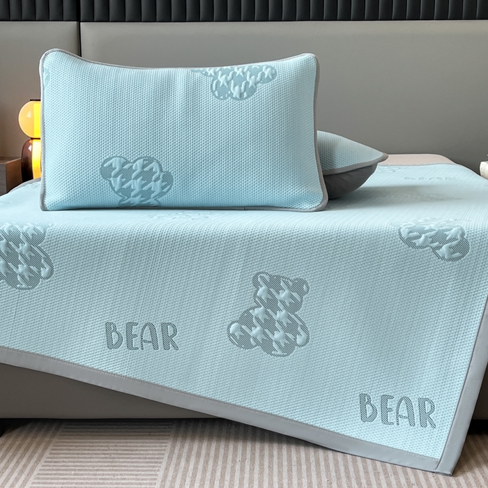 91家纺网 家纺一手货源 找家纺 子曰 2025春夏新款A类中分子430gPE聚乙烯乙纶凉豆豆凉席-床席款 快乐熊-蓝