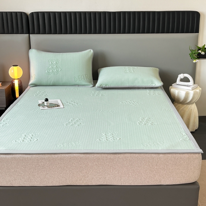 91家纺网 家纺一手货源 找家纺 子曰 2025春夏新款A类中分子430gPE聚乙烯乙纶凉豆豆凉席-床席款 快乐熊-绿