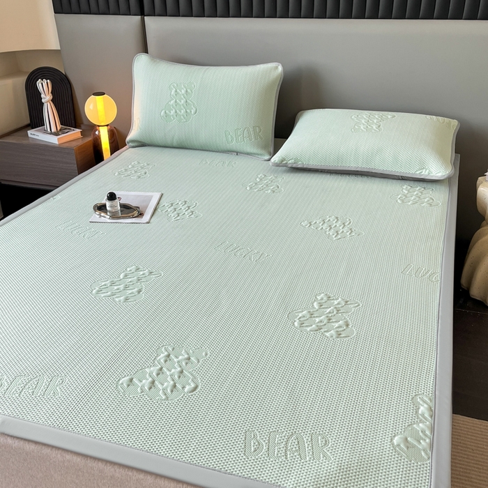 91家纺网 家纺一手货源 找家纺 子曰 2025春夏新款A类中分子430gPE聚乙烯乙纶凉豆豆凉席-床席款 快乐熊-绿