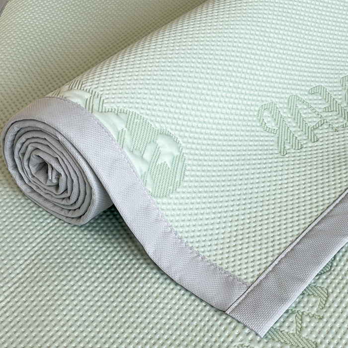 91家纺网 家纺一手货源 找家纺 子曰 2025春夏新款A类中分子430gPE聚乙烯乙纶凉豆豆凉席-床席款 快乐熊-绿