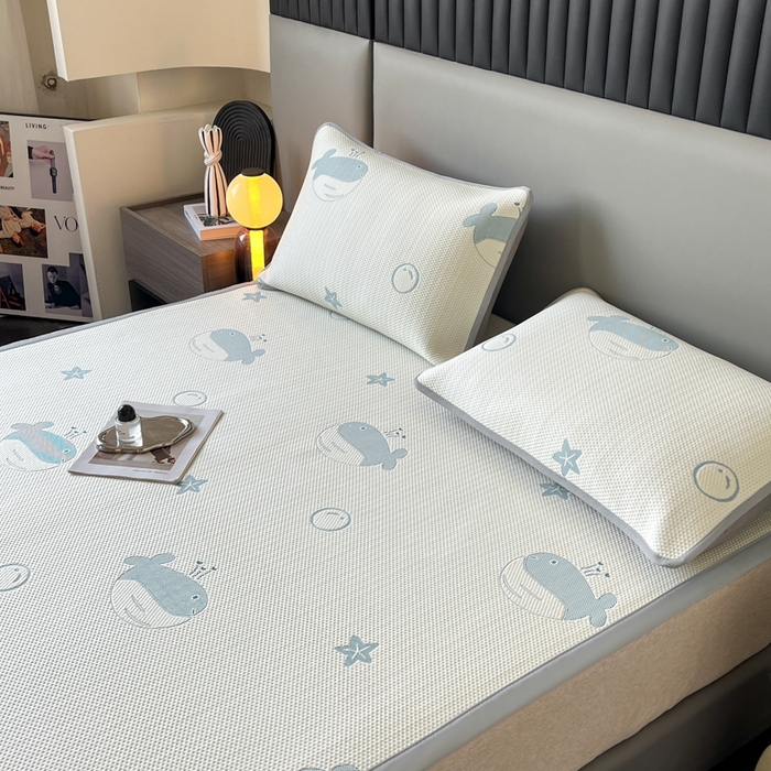 91家纺网 家纺一手货源 找家纺 子曰 2025春夏新款A类中分子430gPE聚乙烯乙纶凉豆豆凉席-床席款 小鲸鱼