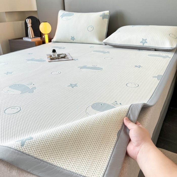 91家纺网 家纺一手货源 找家纺 子曰 2025春夏新款A类中分子430gPE聚乙烯乙纶凉豆豆凉席-床席款 小鲸鱼