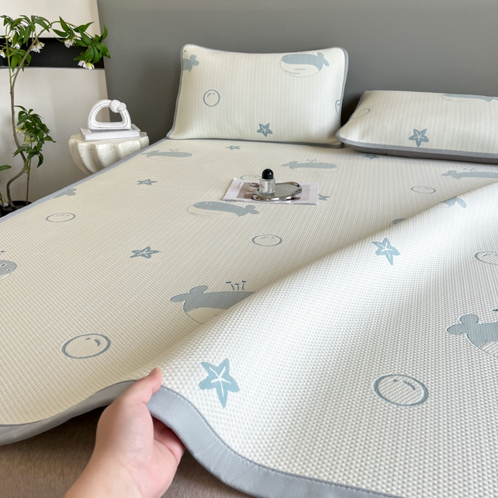 91家纺网 家纺一手货源 找家纺 子曰 2025春夏新款A类中分子430gPE聚乙烯乙纶凉豆豆凉席-床席款 小鲸鱼