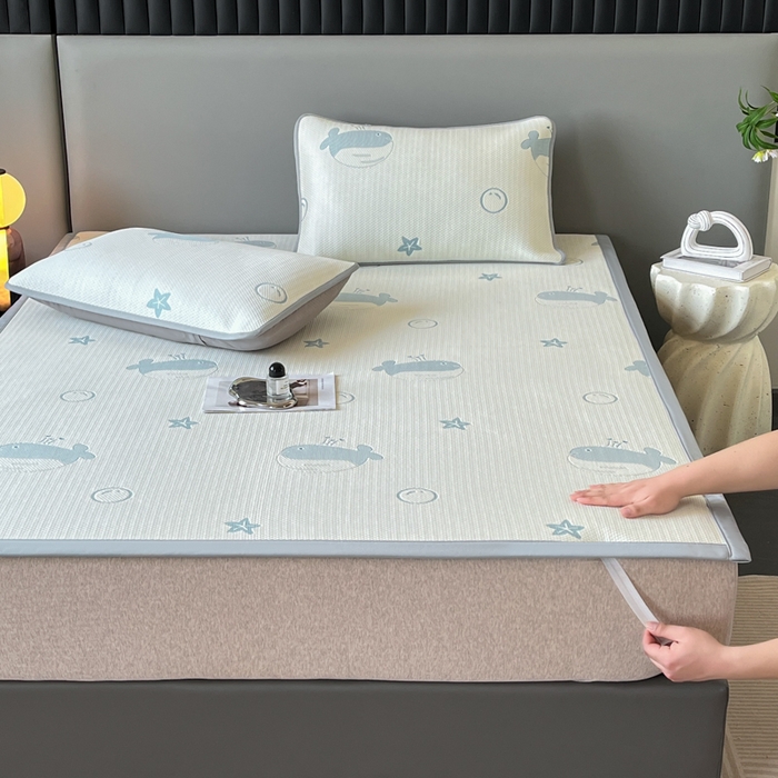 91家纺网 家纺一手货源 找家纺 子曰 2025春夏新款A类中分子430gPE聚乙烯乙纶凉豆豆凉席-床席款 小鲸鱼