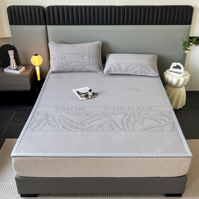 91家纺网 家纺一手货源 找家纺 子曰 2025春夏新款A类中分子430gPE聚乙烯乙纶凉豆豆凉席-床席款 英伦-灰