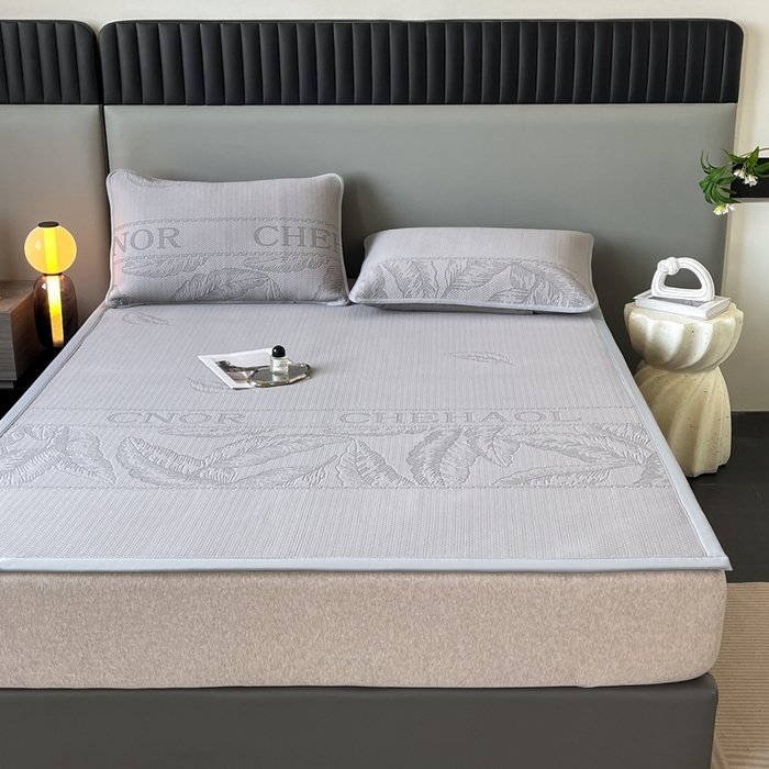 91家纺网 家纺一手货源 找家纺 子曰 2025春夏新款A类中分子430gPE聚乙烯乙纶凉豆豆凉席-床席款 英伦-灰