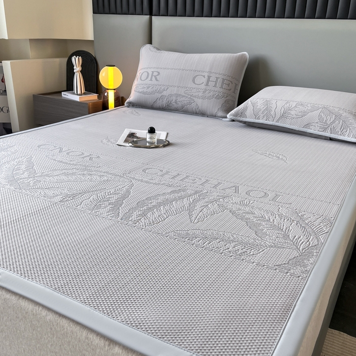 91家纺网 家纺一手货源 找家纺 子曰 2025春夏新款A类中分子430gPE聚乙烯乙纶凉豆豆凉席-床席款 英伦-灰