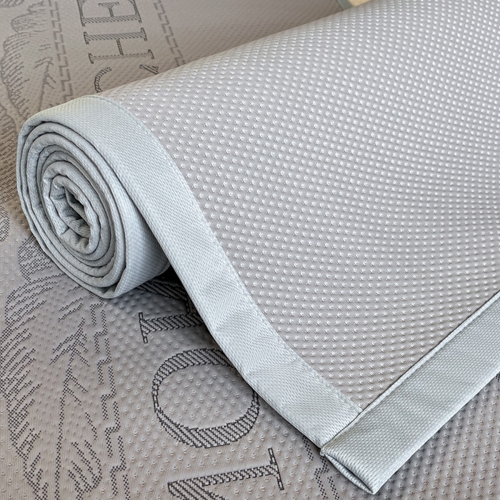 91家纺网 家纺一手货源 找家纺 子曰 2025春夏新款A类中分子430gPE聚乙烯乙纶凉豆豆凉席-床席款 英伦-灰