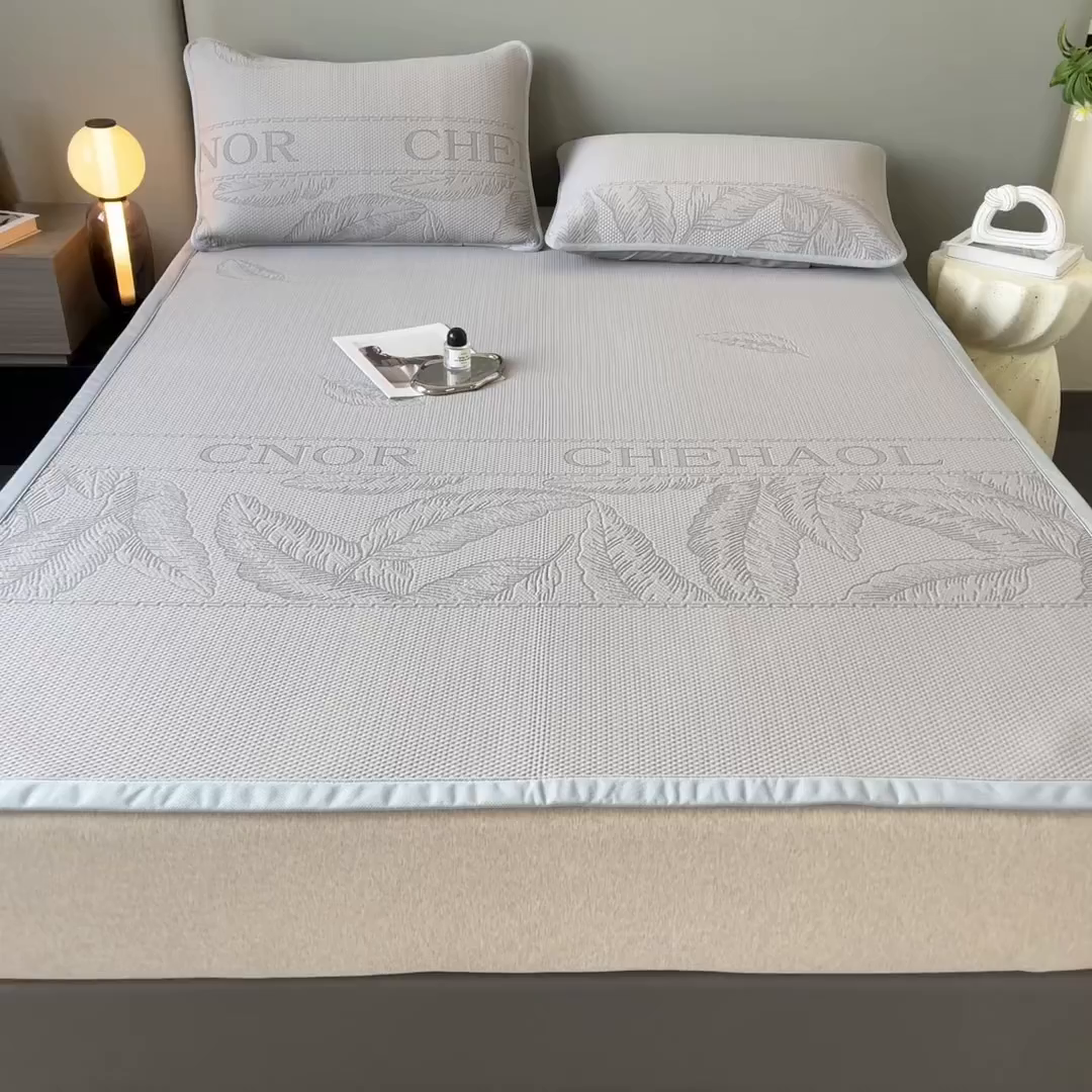 91家纺网 家纺一手货源 找家纺 子曰 2025春夏新款A类中分子430gPE聚乙烯乙纶凉豆豆凉席-床席款 英伦-灰