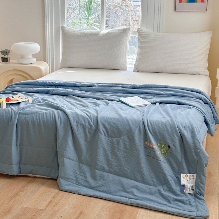 91家纺网 家纺一手货源 找家纺 青螺家纺 2025新款日式简约纯色高克重水洗棉艾草（填充非面料注剂） 蓝色