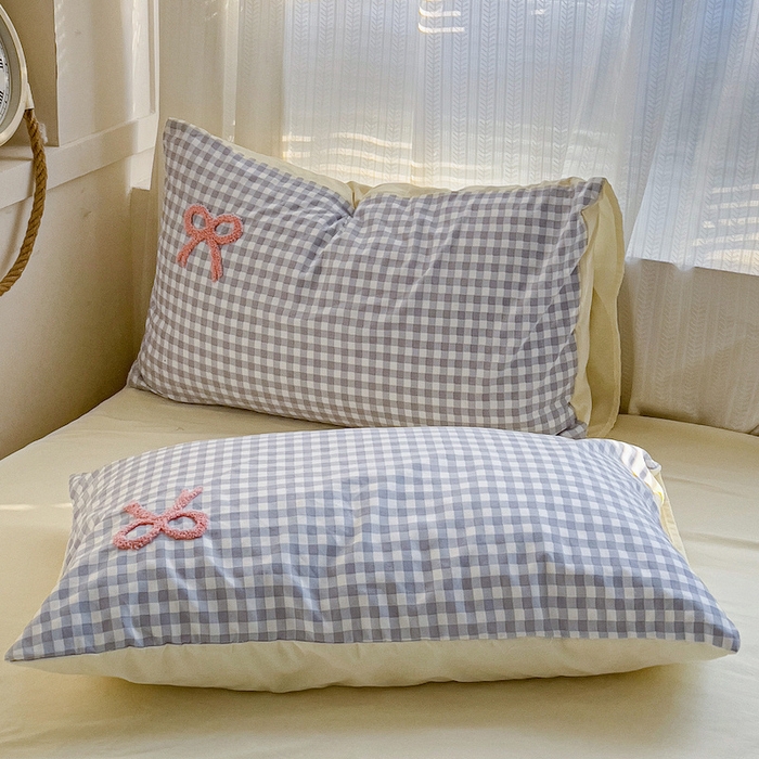 91家纺网 家纺一手货源 找家纺 灰鲸 2025新款云朵棉毛巾绣夏被四件套 蝴蝶结-蓝格+奶油黄