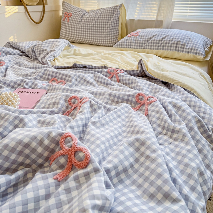 91家纺网 家纺一手货源 找家纺 灰鲸 2025新款云朵棉毛巾绣夏被四件套 蝴蝶结-蓝格+奶油黄