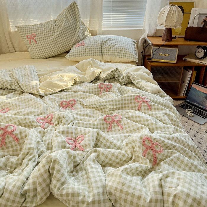 91家纺网 家纺一手货源 找家纺 灰鲸 2025新款云朵棉毛巾绣夏被四件套 蝴蝶结-绿格+奶油黄
