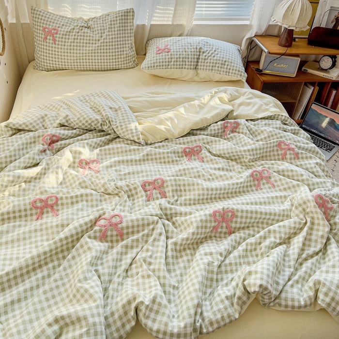 91家纺网 家纺一手货源 找家纺 灰鲸 2025新款云朵棉毛巾绣夏被四件套 蝴蝶结-绿格+奶油黄