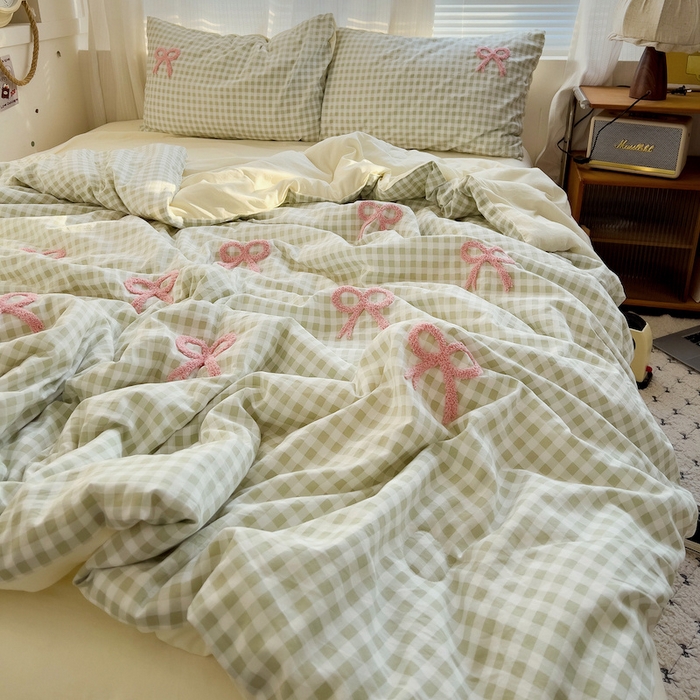91家纺网 家纺一手货源 找家纺 灰鲸 2025新款云朵棉毛巾绣夏被四件套 蝴蝶结-绿格+奶油黄