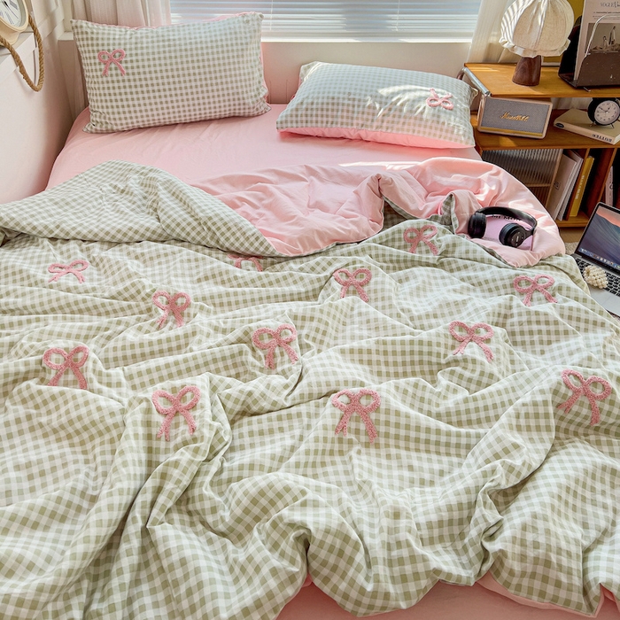 91家纺网 家纺一手货源 找家纺 灰鲸 2025新款云朵棉毛巾绣夏被四件套 蝴蝶结-绿格+樱花粉