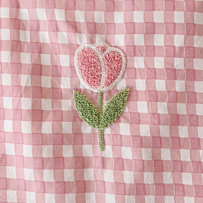 91家纺网 家纺一手货源 找家纺 灰鲸 2025新款云朵棉毛巾绣夏被四件套 郁金香-粉格+奶油黄