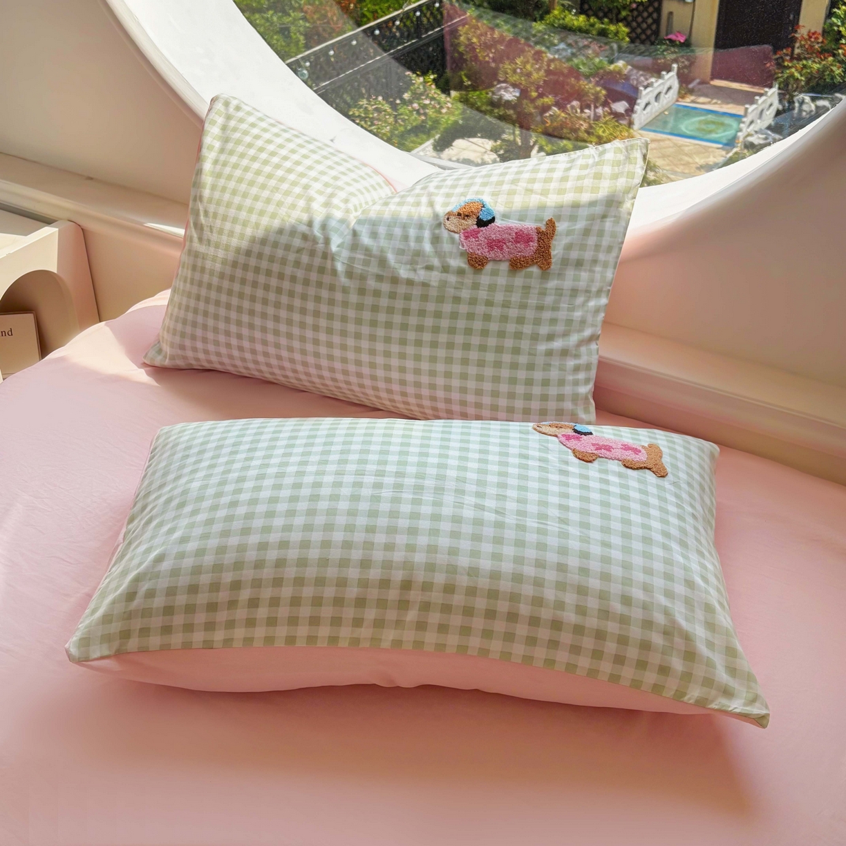 91家纺网 家纺一手货源 找家纺 灰鲸 2025新款云朵棉毛巾绣夏被四件套 蝴蝶结腊肠狗-绿格+樱花粉