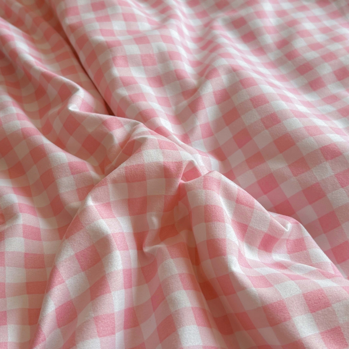 91家纺网 家纺一手货源 找家纺 灰鲸 2025新款云朵棉毛巾绣夏被四件套 蝴蝶结腊肠狗-粉格+天空蓝