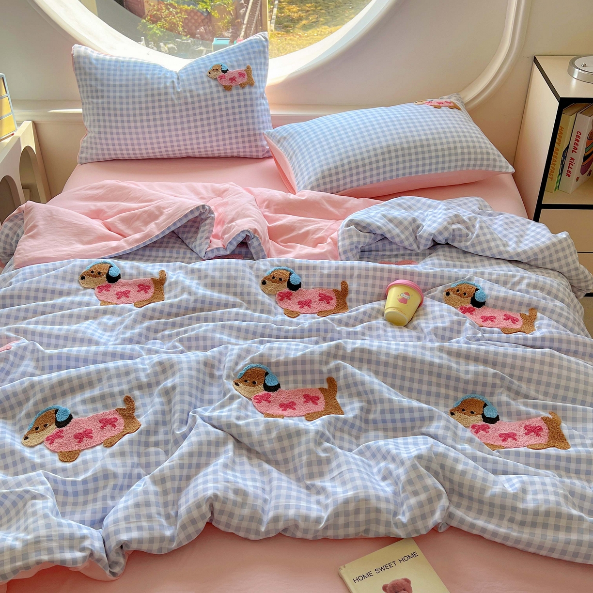 灰鲸 2025新款云朵棉毛巾绣夏被四件套 蝴蝶结腊肠狗-蓝格+樱花粉