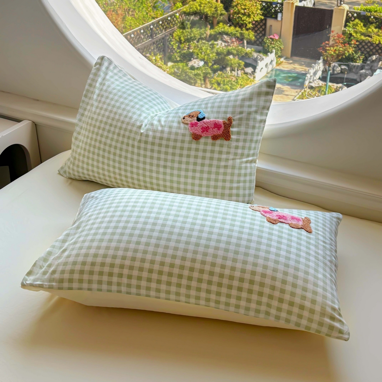 91家纺网 家纺一手货源 找家纺 灰鲸 2025新款云朵棉毛巾绣夏被四件套 蝴蝶结腊肠狗-绿格+奶油黄