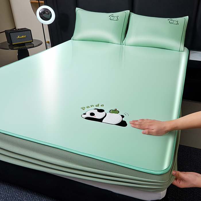 91家纺网 家纺一手货源 找家纺 （总）全季家居 2025新款5A抗菌碳光萌趣熊猫系列贴布绣冰丝席