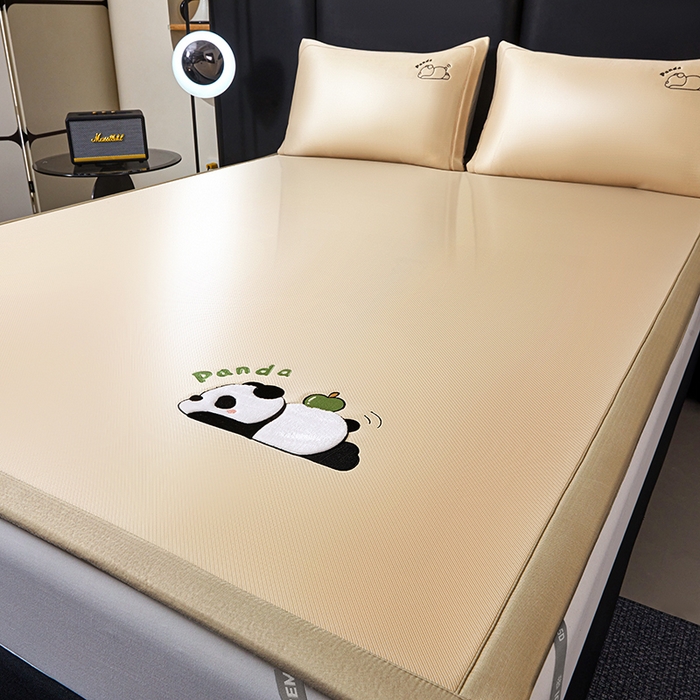 91家纺网 家纺一手货源 找家纺 全季家居 2025新款5A抗菌碳光萌趣熊猫系列贴布绣冰丝席 床席-金咖