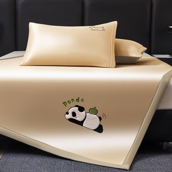 91家纺网 家纺一手货源 找家纺 全季家居 2025新款5A抗菌碳光萌趣熊猫系列贴布绣冰丝席 床席-金咖