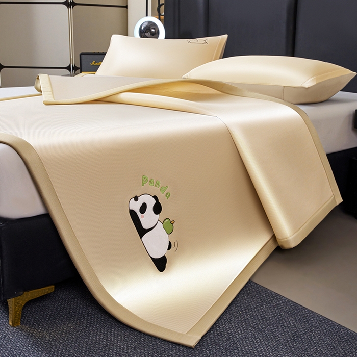 91家纺网 家纺一手货源 找家纺 全季家居 2025新款5A抗菌碳光萌趣熊猫系列贴布绣冰丝席 床席-金咖