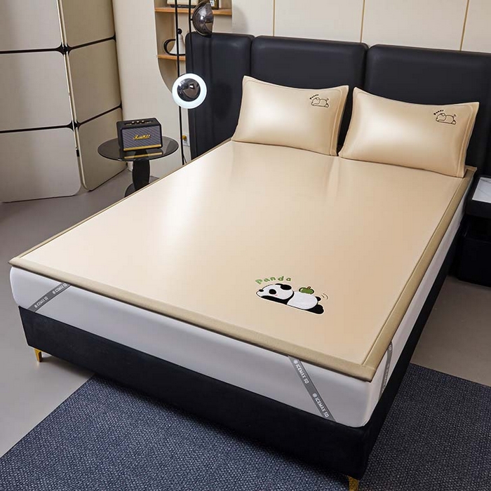 91家纺网 家纺一手货源 找家纺 全季家居 2025新款5A抗菌碳光萌趣熊猫系列贴布绣冰丝席 床席-金咖