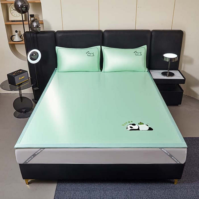 91家纺网 家纺一手货源 找家纺 全季家居 2025新款5A抗菌碳光萌趣熊猫系列贴布绣冰丝席 床席-水绿
