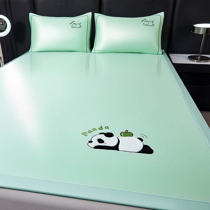 91家纺网 家纺一手货源 找家纺 全季家居 2025新款5A抗菌碳光萌趣熊猫系列贴布绣冰丝席 床席-水绿