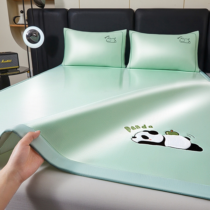 91家纺网 家纺一手货源 找家纺 全季家居 2025新款5A抗菌碳光萌趣熊猫系列贴布绣冰丝席 床席-水绿