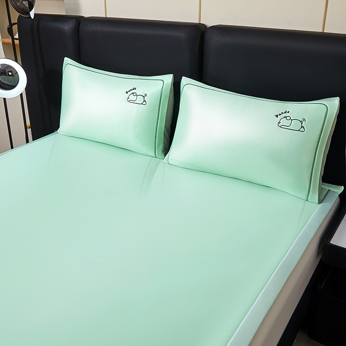 91家纺网 家纺一手货源 找家纺 全季家居 2025新款5A抗菌碳光萌趣熊猫系列贴布绣冰丝席 床席-水绿