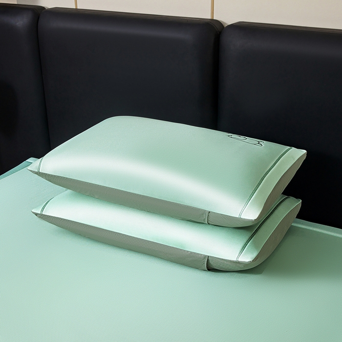 91家纺网 家纺一手货源 找家纺 全季家居 2025新款5A抗菌碳光萌趣熊猫系列贴布绣冰丝席 床席-水绿