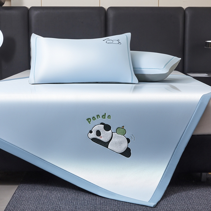 91家纺网 家纺一手货源 找家纺 全季家居 2025新款5A抗菌碳光萌趣熊猫系列贴布绣冰丝席 床席-天蓝