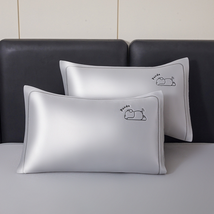 91家纺网 家纺一手货源 找家纺 全季家居 2025新款5A抗菌碳光萌趣熊猫系列贴布绣冰丝席 床席-银灰