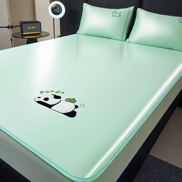 91家纺网 家纺一手货源 找家纺 全季家居 2025新款5A抗菌碳光萌趣熊猫系列贴布绣冰丝席 床笠-水绿