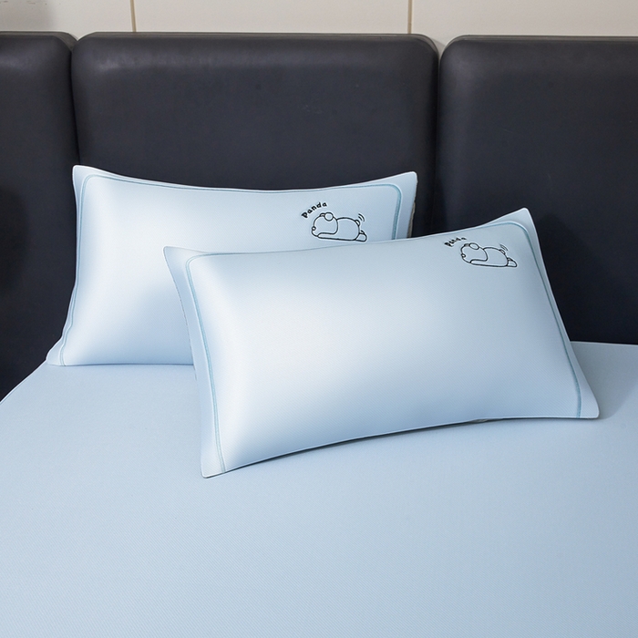 91家纺网 家纺一手货源 找家纺 全季家居 2025新款5A抗菌碳光萌趣熊猫系列贴布绣冰丝席 床笠-天蓝