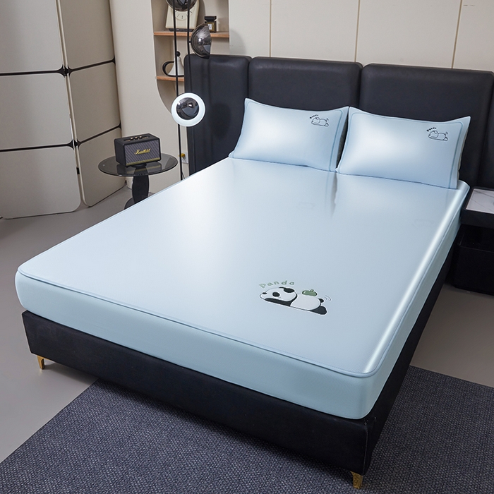 91家纺网 家纺一手货源 找家纺 全季家居 2025新款5A抗菌碳光萌趣熊猫系列贴布绣冰丝席 床笠-天蓝